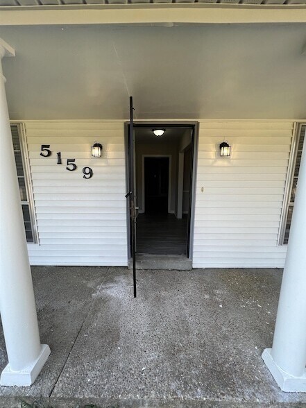 Foto del edificio - 5159 Longmeadow Cove