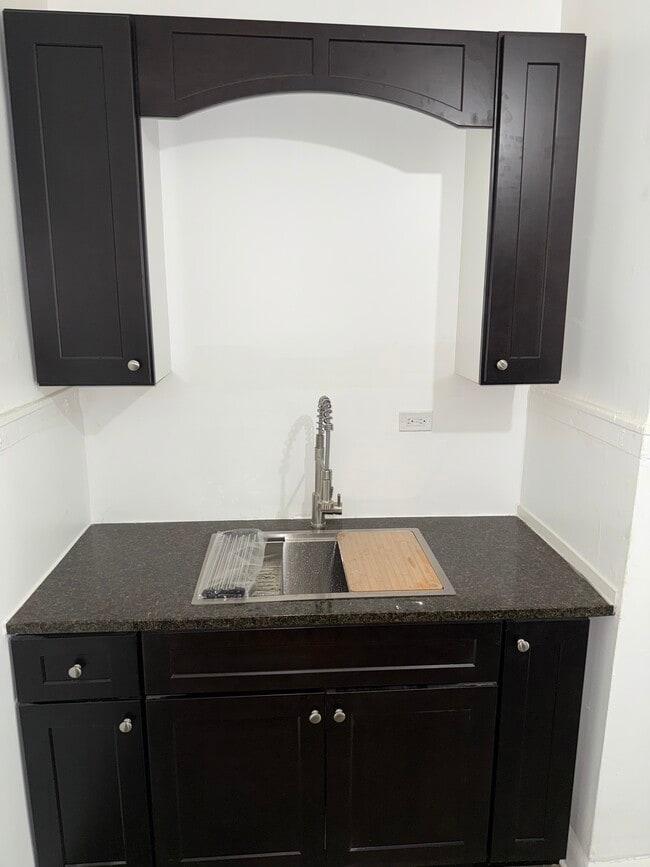 Building Photo - 5005 W Ferdinand St