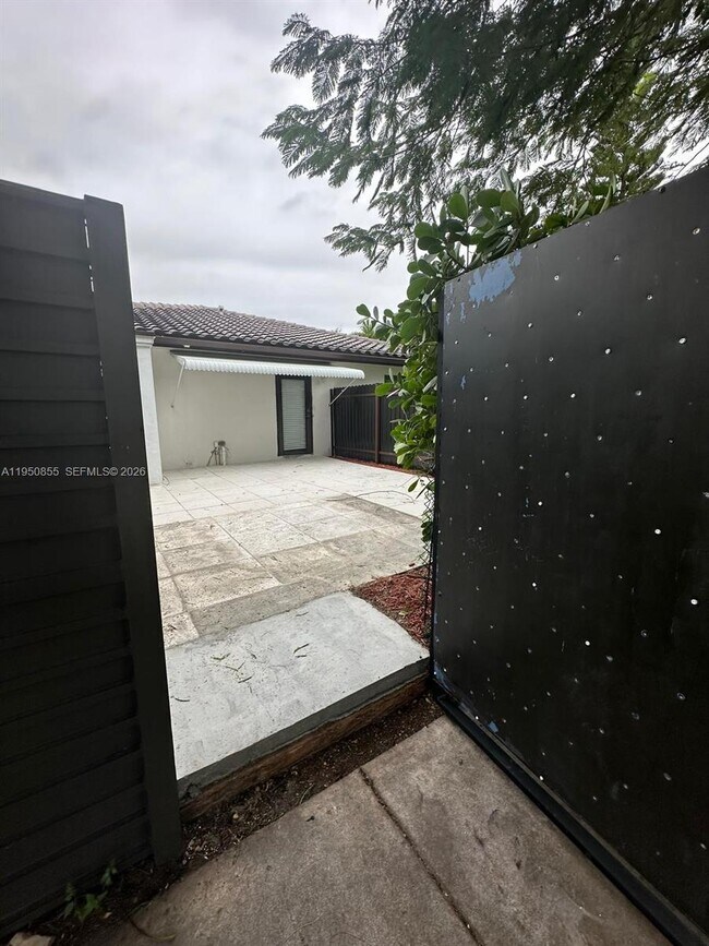 Foto del edificio - 7500 SW 30th Terrace