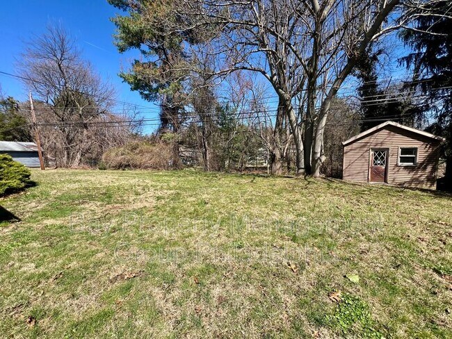 Foto del edificio - 303 Hedgerow Ln