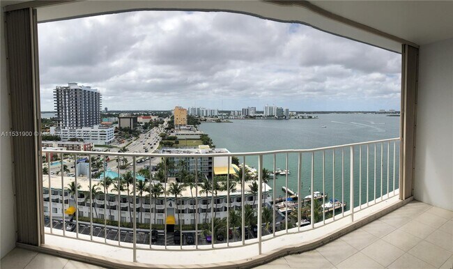Foto del edificio - 1865 79th Street Causeway