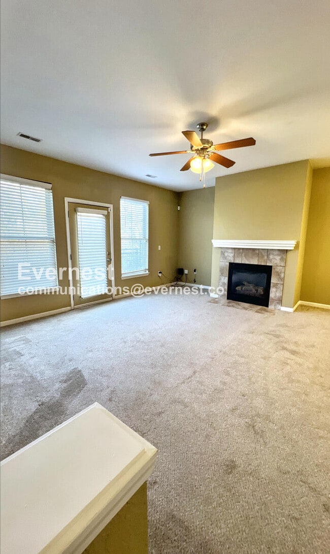 Building Photo - 5245 Overland Dr