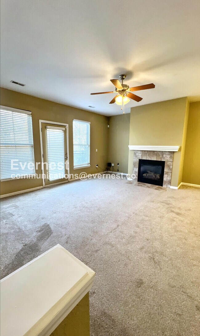 Foto del edificio - 5245 Overland Dr