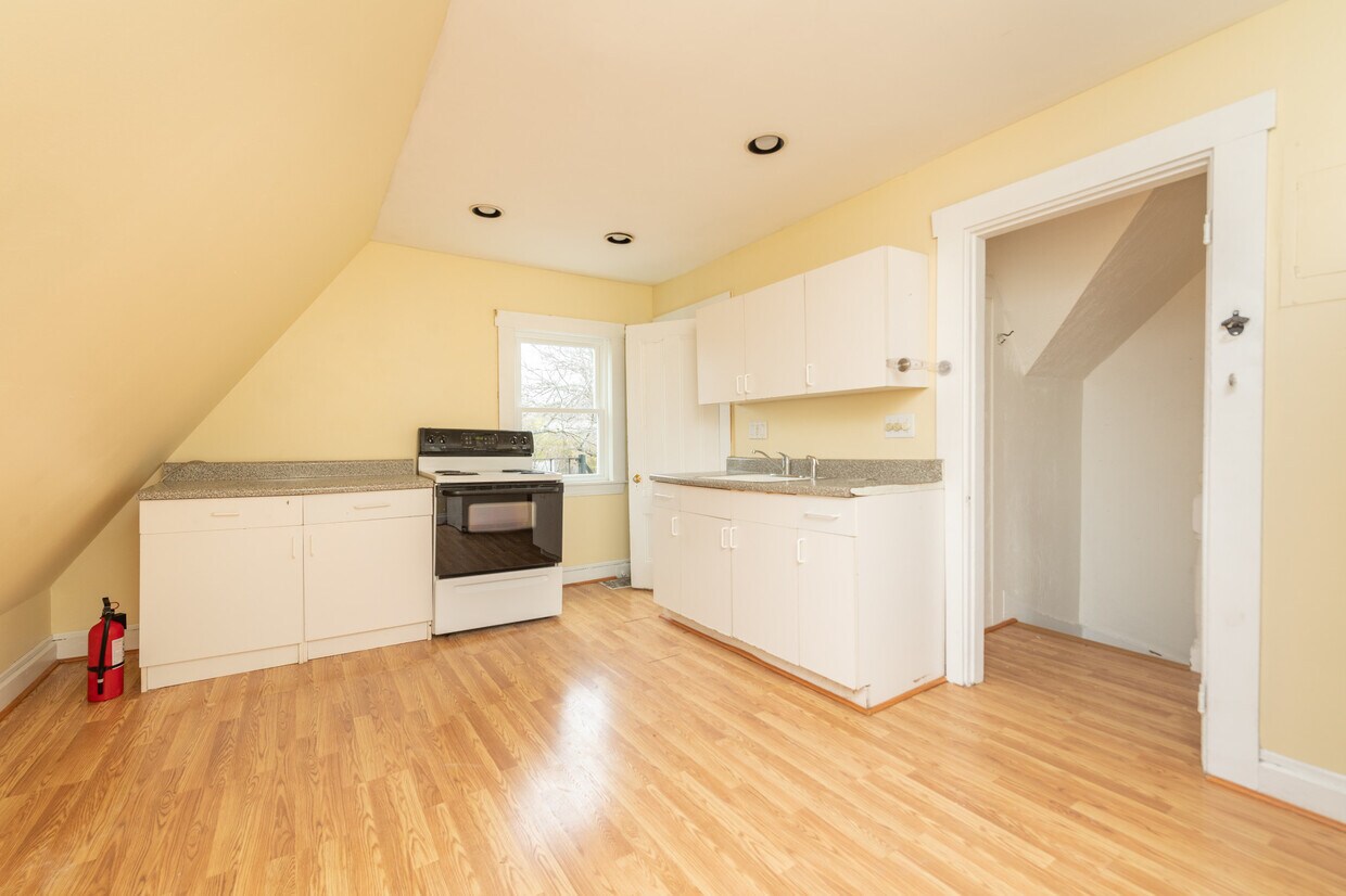 Primary Photo - 28 Academy Hill Rd