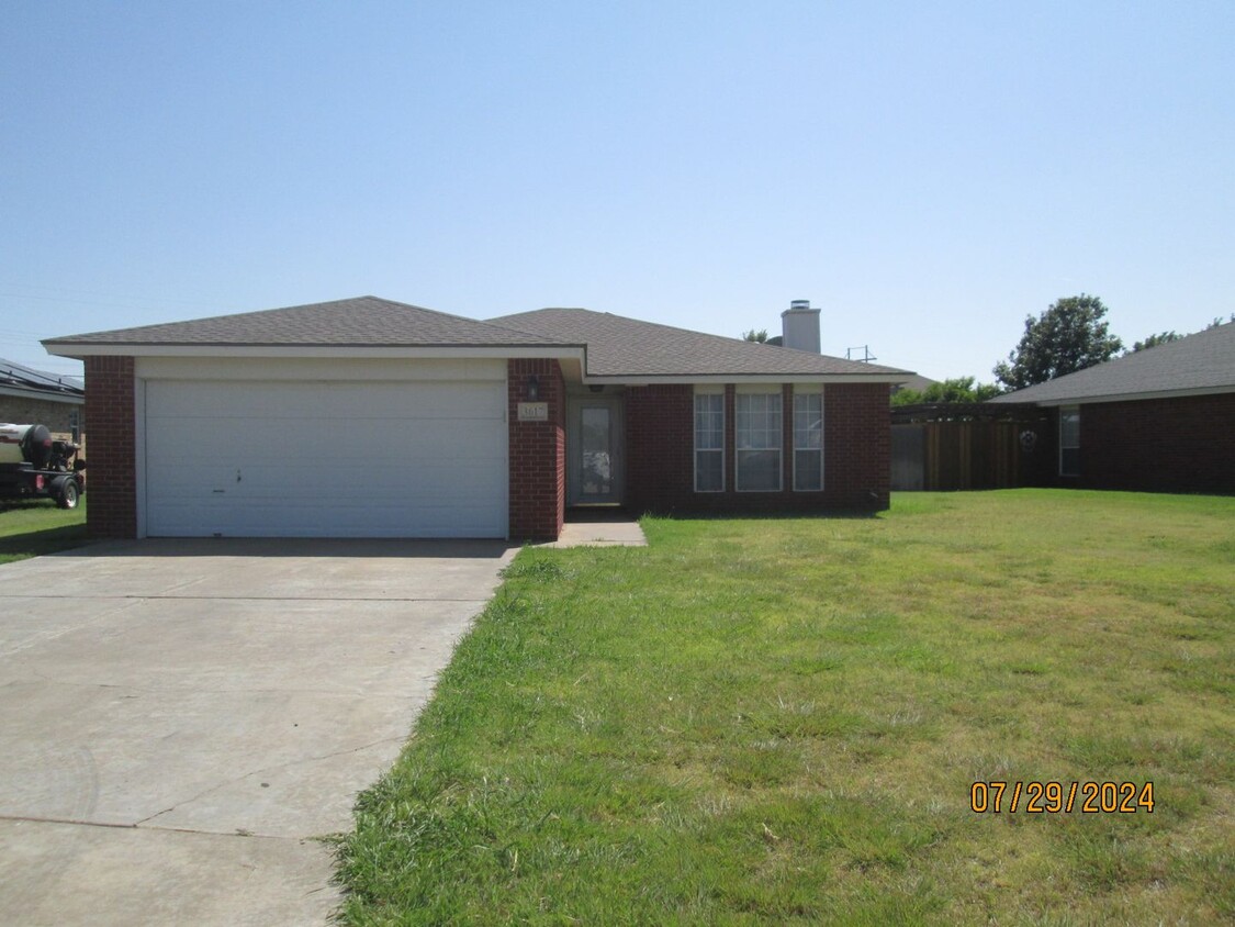 Primary Photo - HOUSE - 3 Bedrooms, 2 Bath, 2 Car Garage