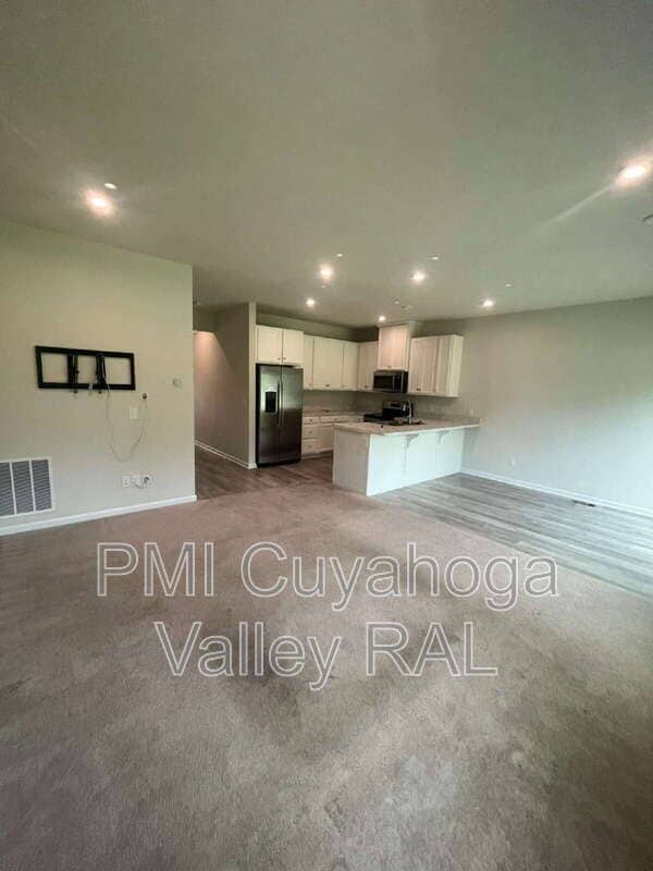 Building Photo - 1161 Meadow Run