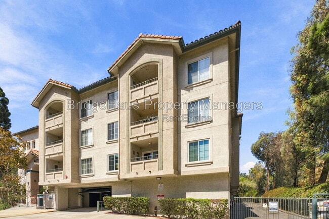 Building Photo - 3078 Broadway