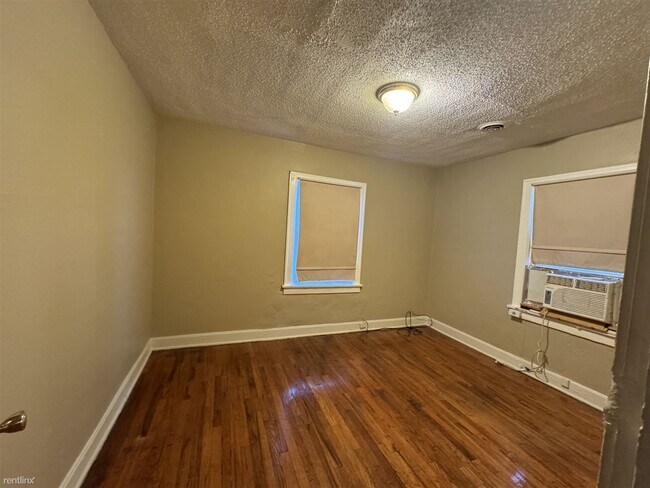 Foto del edificio - 2 br, 1 bath Duplex - 5434 Paseo Street