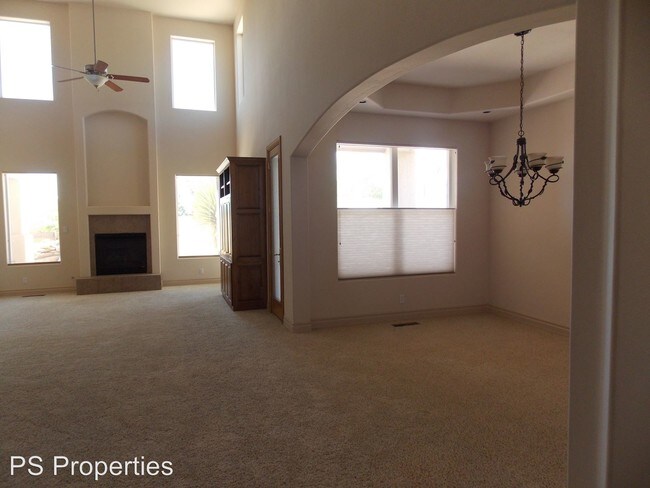 Building Photo - 12601 Desert Marigold Ln NE