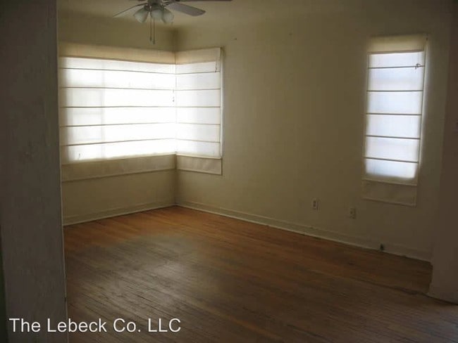 Building Photo - 300 Solano Dr NE