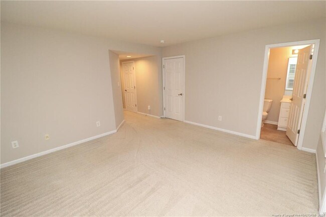 Foto del edificio - 8120 Upper Lake Dr
