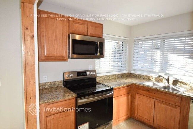 Building Photo - 9918 Garland Dr