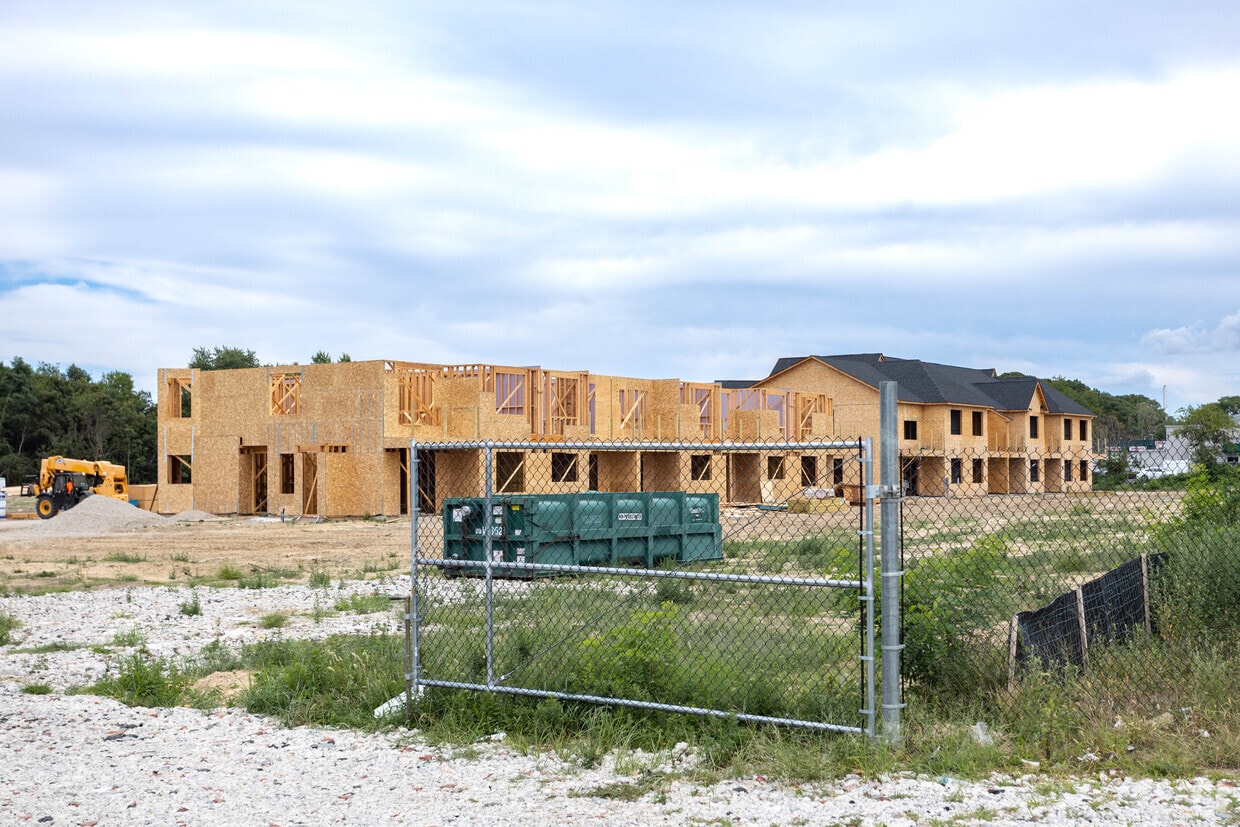 Middle Country Meadows Apartments in Selden, NY