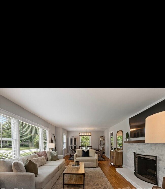 Foto del edificio - 4326 Castleton Rd