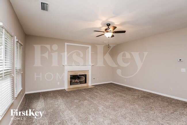 Building Photo - 3215 Maple Terrace Dr