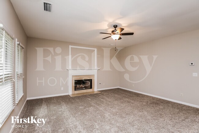 Foto del edificio - 3215 Maple Terrace Dr