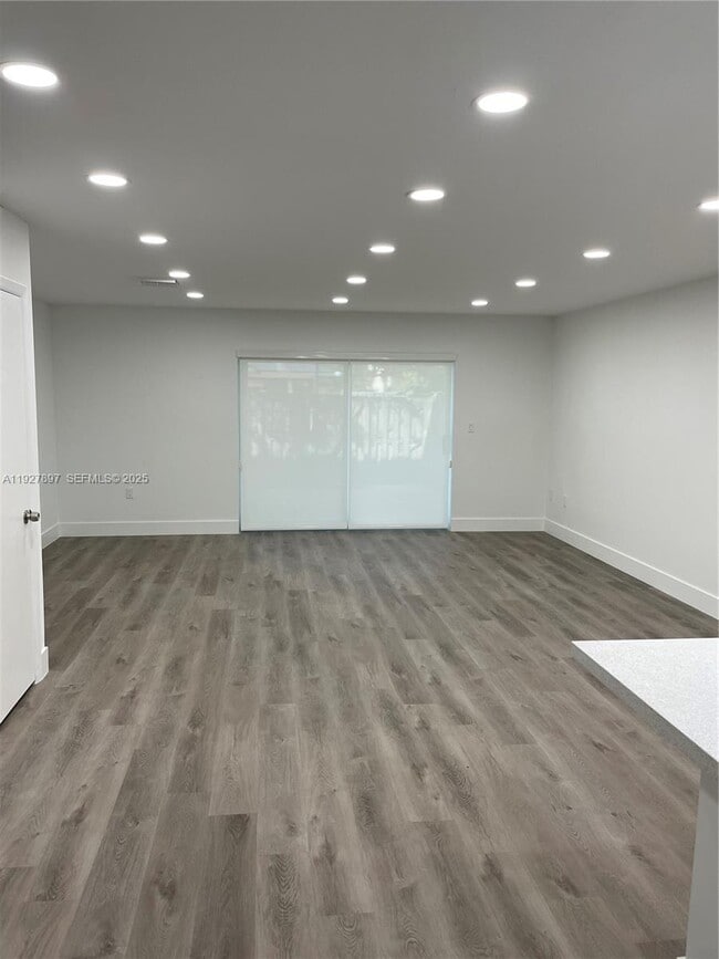 Building Photo - 8427 SW 137th Ave