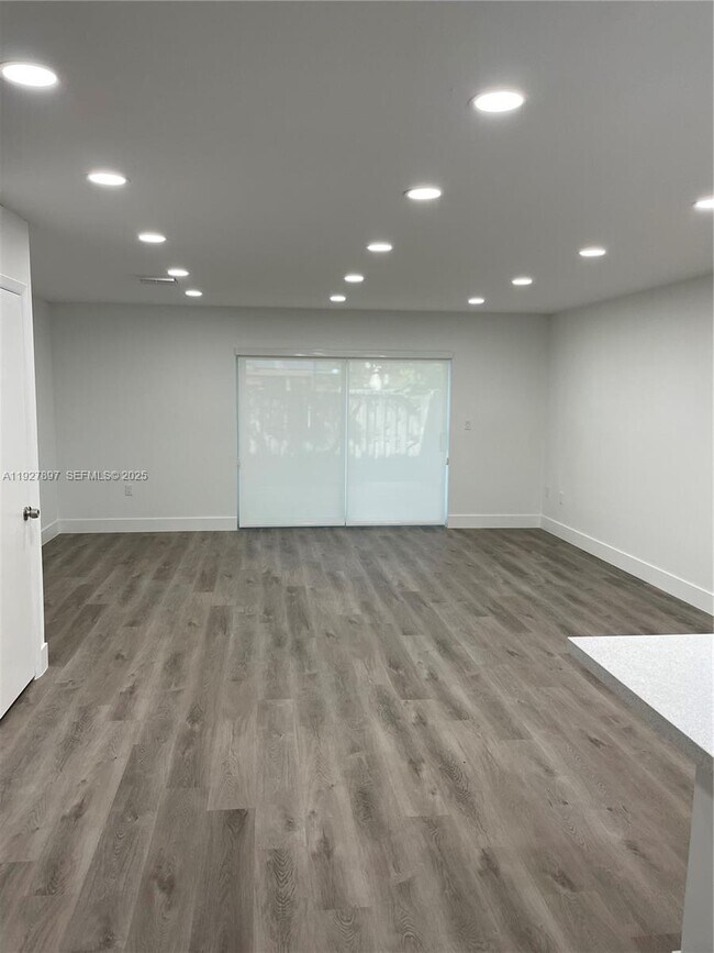 Foto del edificio - 8427 SW 137th Ave