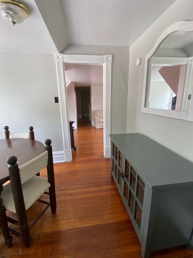 Building Photo - 1113