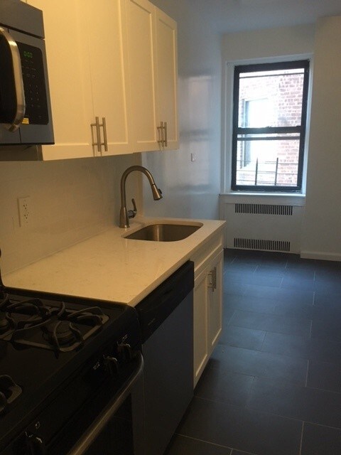 Primary Photo - 210-4 43rd Ave
