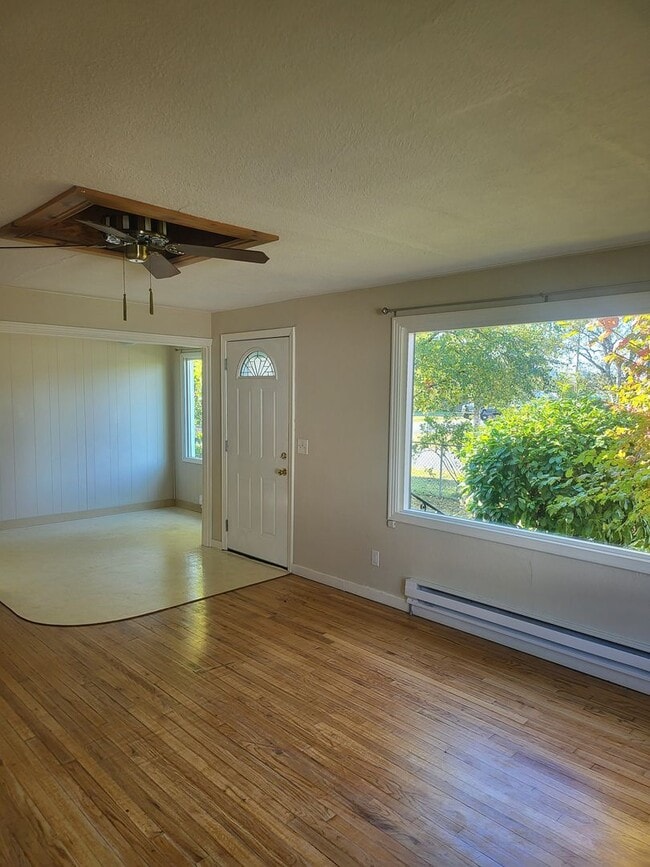 Building Photo - Cute House Close to W.F West High School!