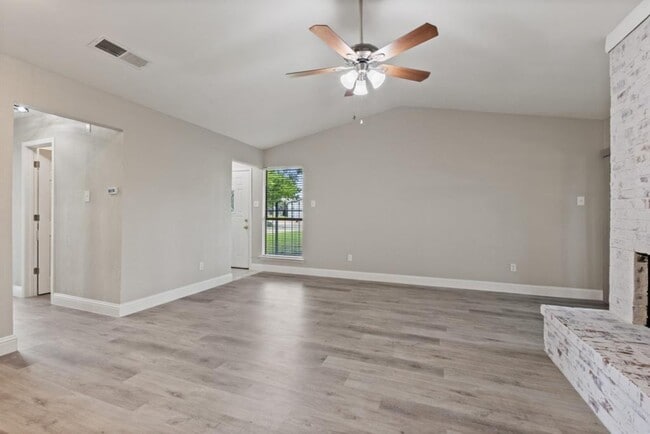 Building Photo - Menlo Park Drive