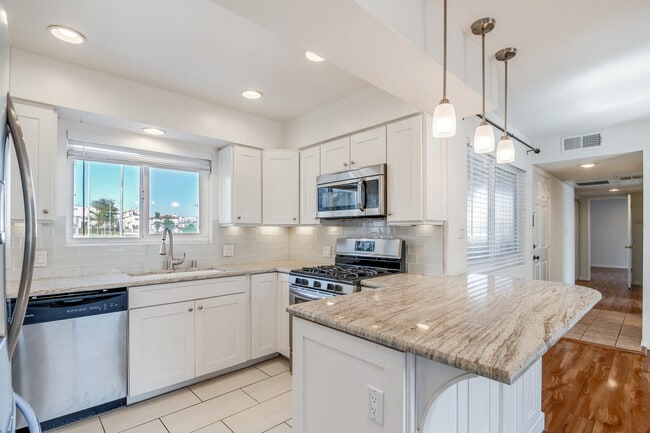 Kitchen - Marble Countertop - 851 Cypress Ave