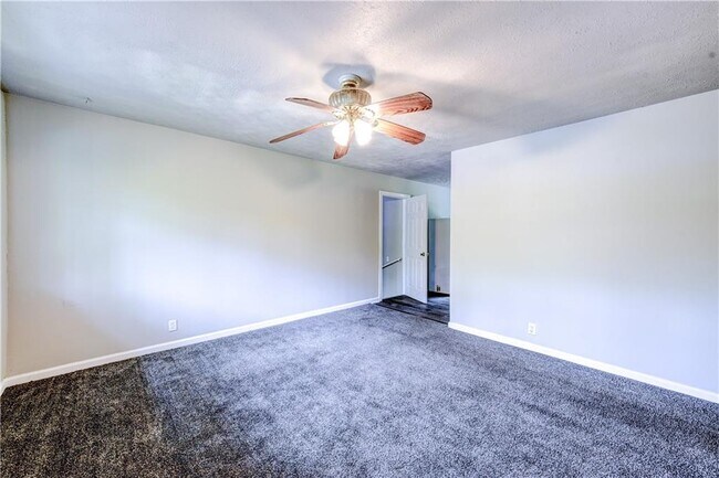 Foto del edificio - 5904 Heatherwood Ln