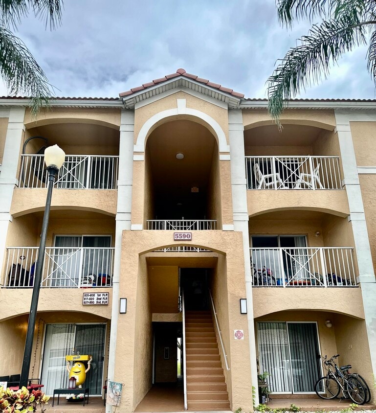 Primary Photo - 5590 NW 61st St
