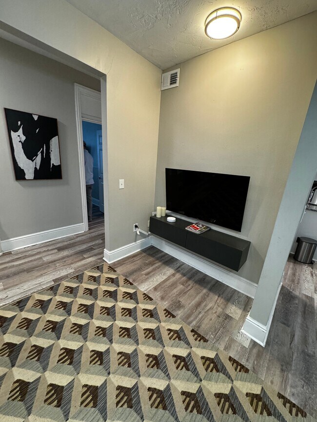 Foto del edificio - 1403 N Saint Clair St