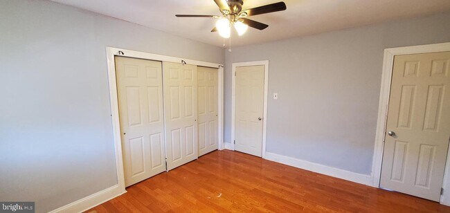 Foto del edificio - 4737 Oakmont St