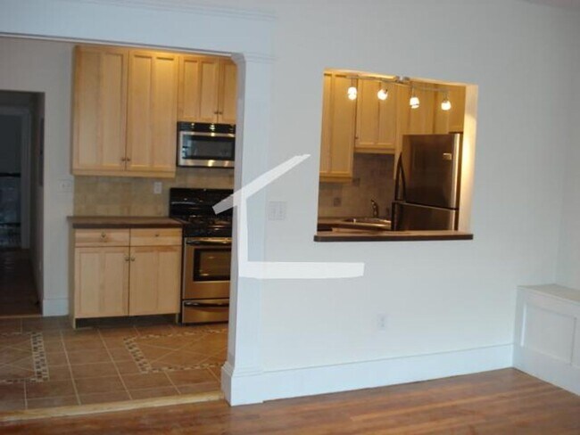 Foto del edificio - 4 Bedroom Apartment (Allston - St Lukes Rd!)