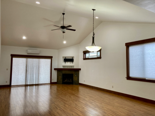 Building Photo - 913 Cattail Ct