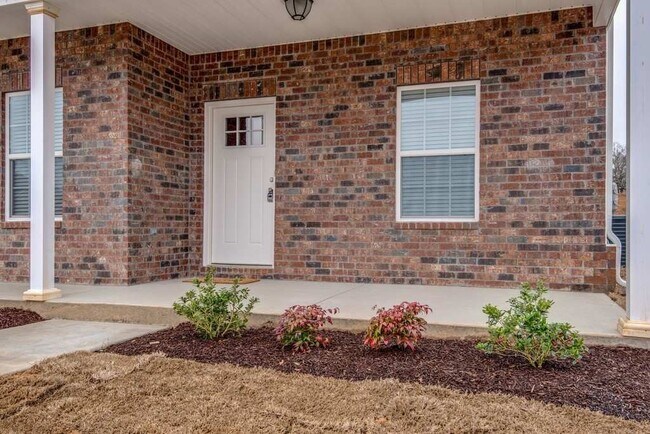 Foto del edificio - **COMING SOON in Fairview Station**  A real charmer! Perfectly comfortable 4/2.5 family home clos...