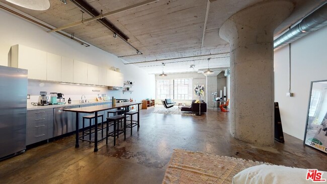 Building Photo - 1855 Industrial St