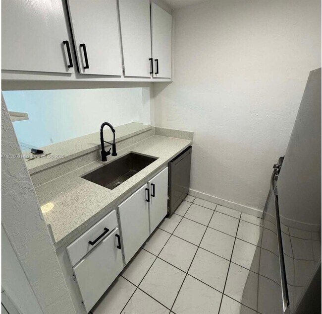 Foto del edificio - 505 NE 30th St