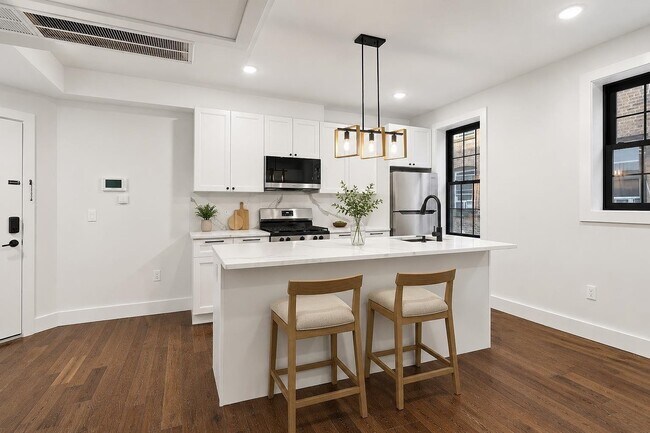 Foto del edificio - 104 Glenwood Ave