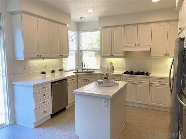 Building Photo - HOLLYFIELD CT - Spacious 5 Bedroom Carmel Valley Home on Quiet Cul-de-Sac — Available Aug 10!