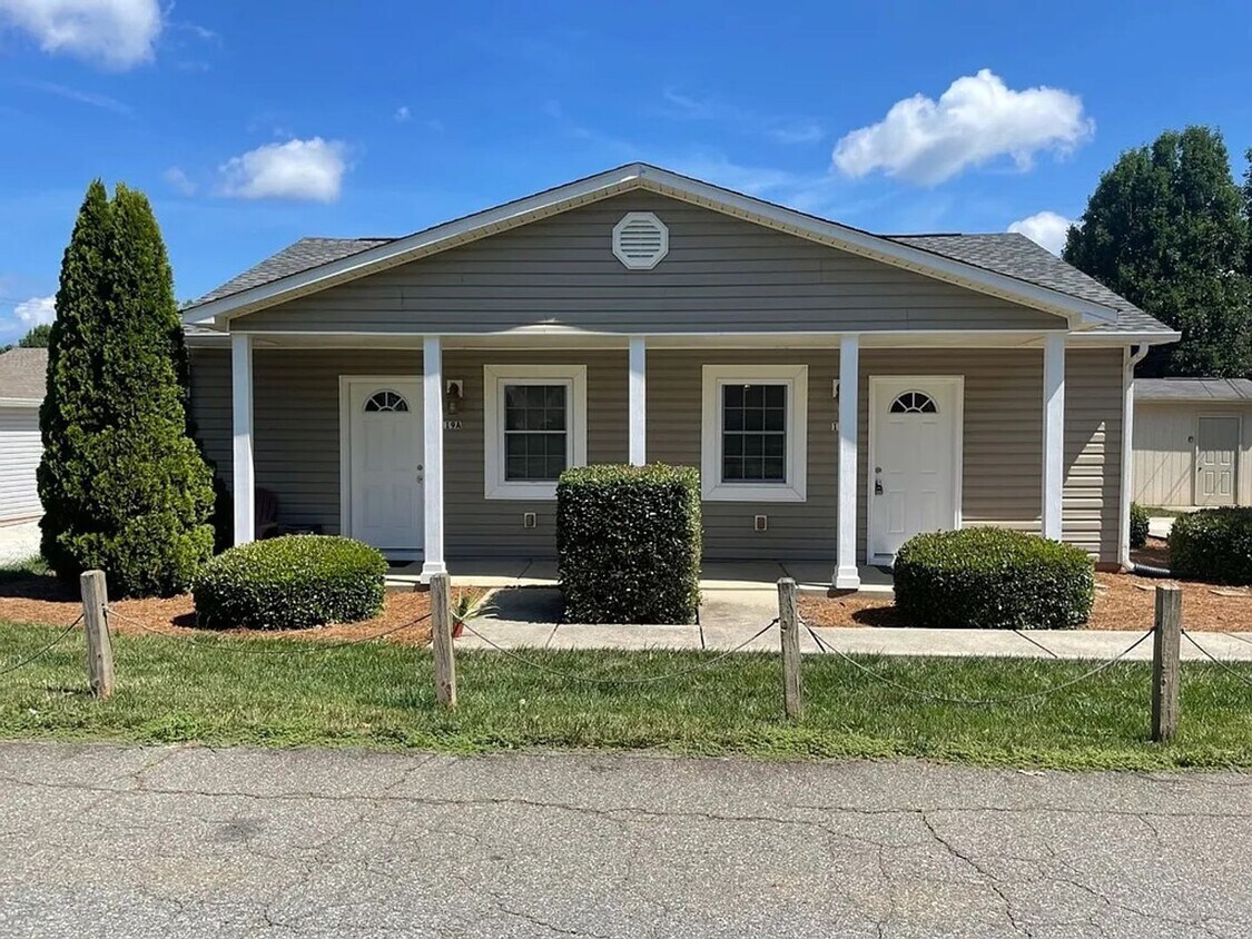 Primary Photo - Cute and charming 1 Bedroom 1 bath apartme...