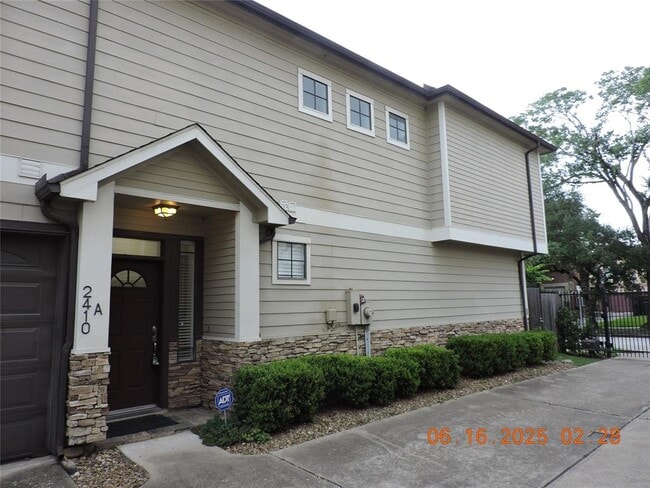 Building Photo - 2410 Calumet St
