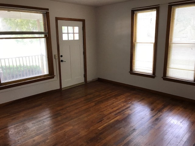 living room - 502 E Broadway St