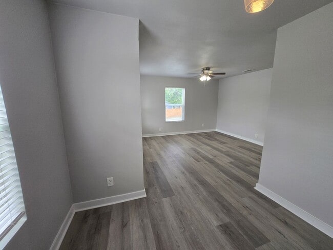 Building Photo - 2bed 1 Bath