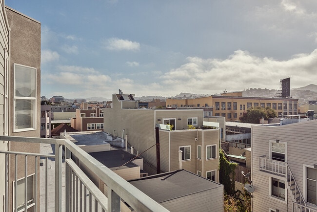 Building Photo - 566 S Van Ness Ave