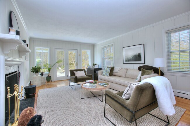Foto del edificio - 11 Clover Dr