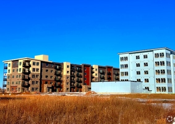Building Photo - Spring Creek Luxury Living