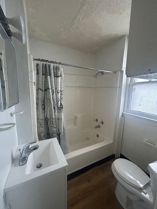 Foto del edificio - 2798 E 119th St