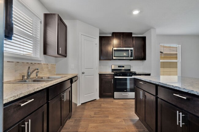 Building Photo - New Year Special!: Spacious 3 Bed 2.5 Bath Home In Redbird Ranch!