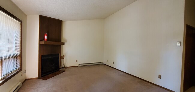 Building Photo - 401 Forest Edge Rd