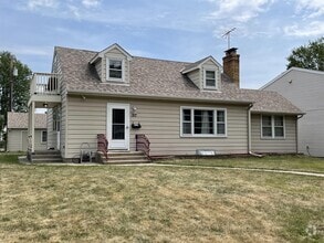 Building Photo - 317 15th Ave N