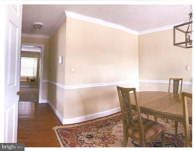 Building Photo - 207 S Cross St